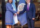 Llaryora recibió anoche a la secretaria ejecutiva para el Desarrollo Integral de la OEA, Kim Hurtault-Osborne