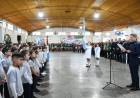 Bernarte tomó la promesa de lealtad a la Bandera a estudiantes de cuarto grado