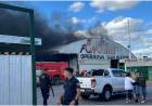 Córdoba: devastador incendio arrasó con un galpón y vehículos de la empresa Fono Bus