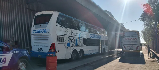 Conmoción en Córdoba: encuentran un feto en el baño de un micro de larga distancia
