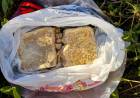 Hallaron casi un kilo de cocaína abandonado en una plaza de barrio Hipólito Bouchard