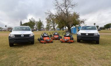 Bernarte entregó nuevos vehículos y maquinarias para Servicios Públicos