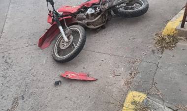 Siniestro Vial entre Motocicleta y Camioneta en barrio 9 de Septiembre 