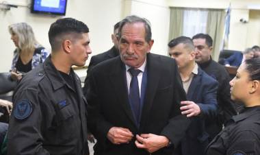 Condenaron al exgobernador Alperovich a 16 años de prisión por abusar sexualmente de su sobrina