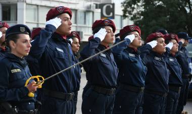 Aspirantes de la Escuela de Suboficiales de la Policía juraron lealtad a la Bandera