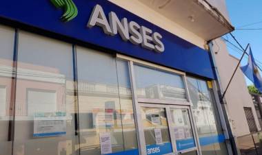 Oficializan el aumento a jubilados y AUH desde septiembre: los montos