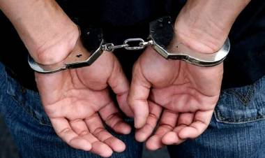 Lo detienen in fraganti robando en el centro y recuperan elementos