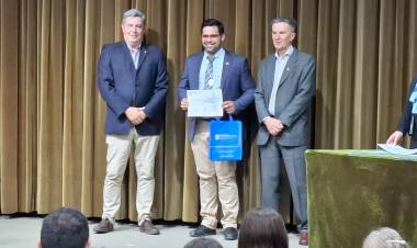 Graduado de UTNFRSF distinguido como uno de los mejores egresados de carreras de grado de universidades de todo el país 