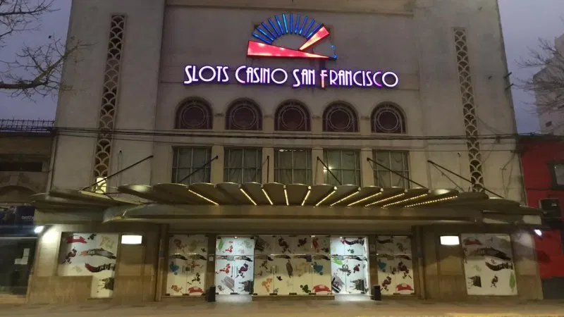 Roban motocicleta fuera del Casino