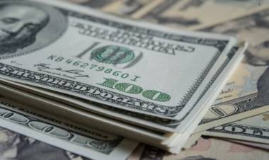 Luis Caputo anunció el fin del cepo cambiario: desde el lunes, el dólar oficial flotará entre $1.000 y $1.400