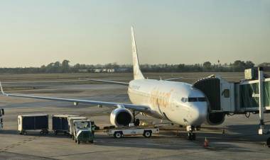 Controladores aéreos mantendrán las medidas de fuerza hasta el 30 de agosto
