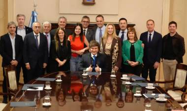 Javier Milei reunió a su gabinete en la Casa Rosada con caras nuevas
