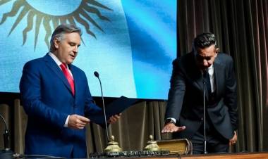 Llaryora tomó juramento a Miguel Siciliano como ministro de Vinculación y Gestión Institucional