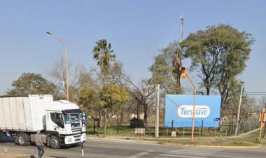 Triple choque en la ciudad con daños materiales