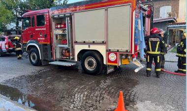 Bomberos sofocaron incendio de un quincho en barrio Catedral