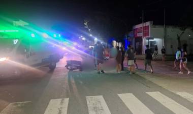 Las Varillas: grave accidente entre un auto y una moto, un menor fue derivado a Córdoba