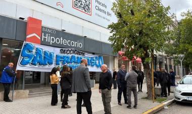 Protesta esta mañana ante el inminente cierre del banco Hipotecario en la ciudad
