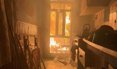 Intensa madrugada para los bomberos por dos incendios en viviendas 