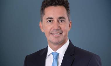 El ministro Manuel Calvo asume la Jefatura de Gabinete