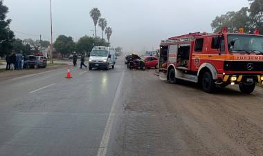 Tres automóviles protagonizaron un fuerte accidente con heridos en Arroyito