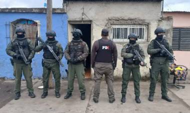 11 allanamientos en Frontera dejaron cuatro detenidos y el secuestro de armas y celulares
