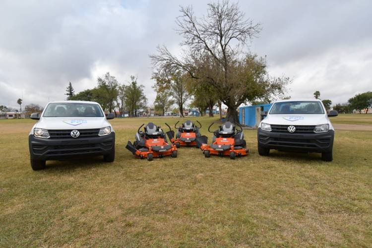 Bernarte entregó nuevos vehículos y maquinarias para Servicios Públicos