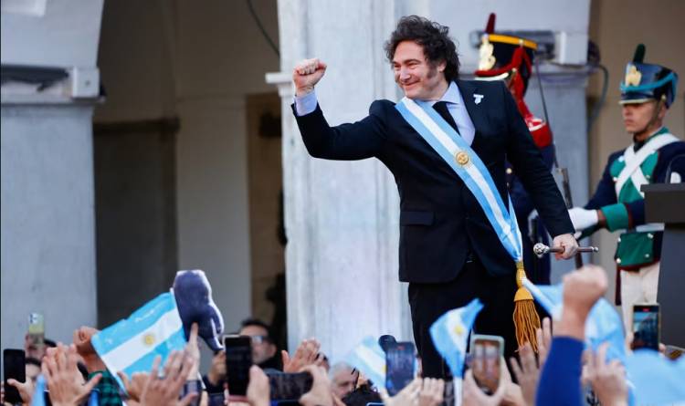 Milei en Córdoba por el acto de 25 de Mayo, relanzó el pacto con los gobernadores y anticipó la creación de un “Consejo de Mayo”
