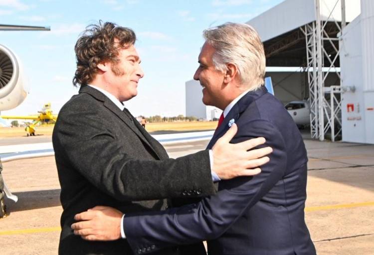 Milei en Córdoba por el acto de 25 de Mayo, relanzó el pacto con los gobernadores y anticipó la creación de un “Consejo de Mayo”