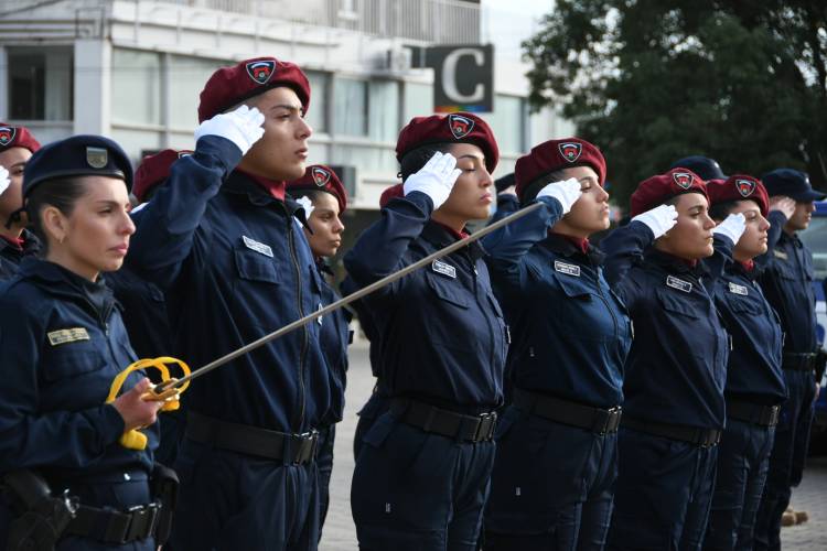 Aspirantes de la Escuela de Suboficiales de la Policía juraron lealtad a la Bandera