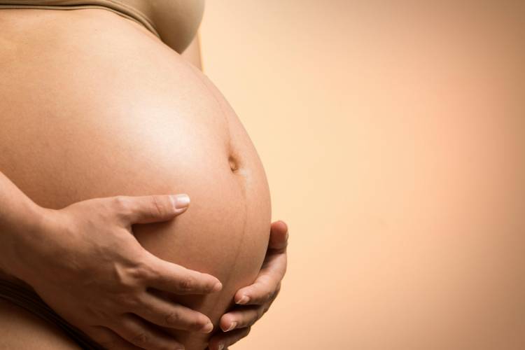 Córdoba: nueve acusados por captar a mujeres en situación de vulnerabilidad para que "alquilen" sus vientres