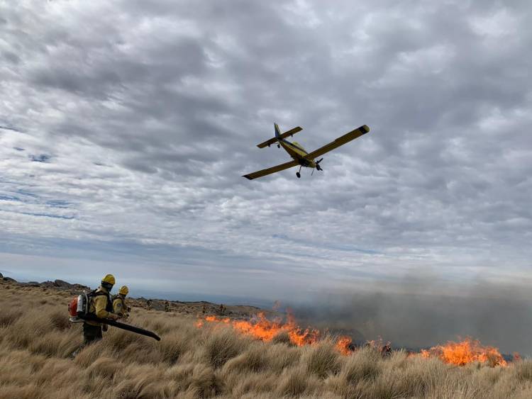 La rotación del viento complica el combate contra el fuego en el Cerro Champaquí