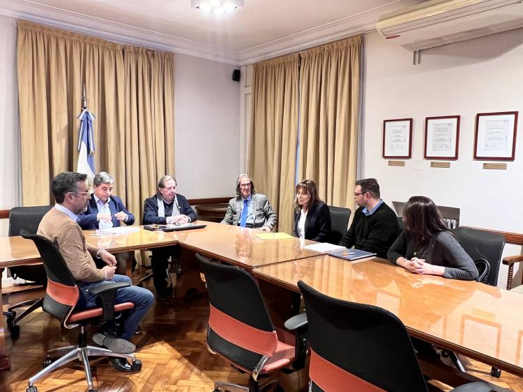 Defensor del Pueblo Adjunto presentó informe sobre apuestas online en adolescentes a la Lotería de Córdoba