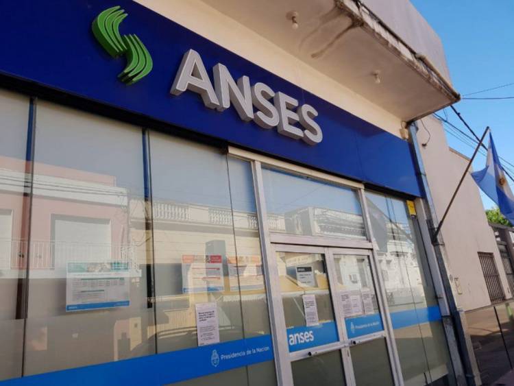 Oficializan el aumento a jubilados y AUH desde septiembre: los montos