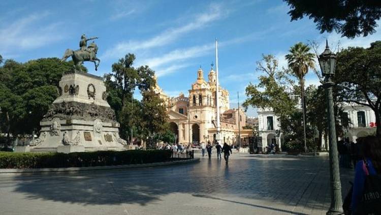 Córdoba: operativo “El Defensor más Cerca” en Plaza San Martín
