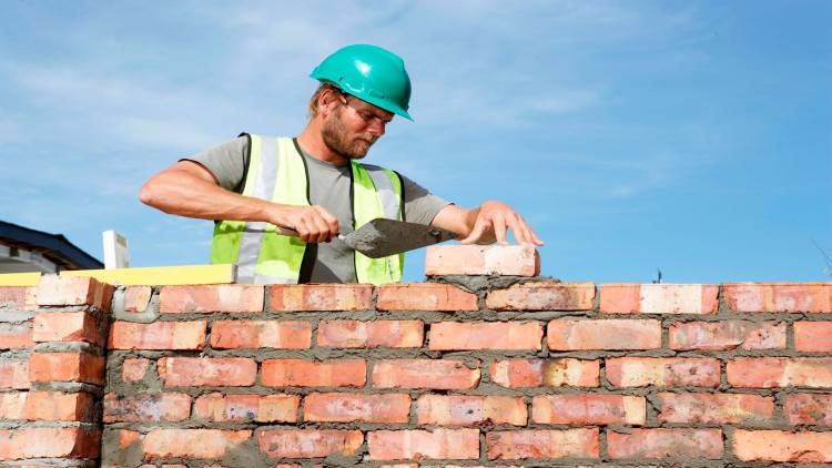 Para construir una vivienda familiar se necesitan 107 meses completos de un salario promedio