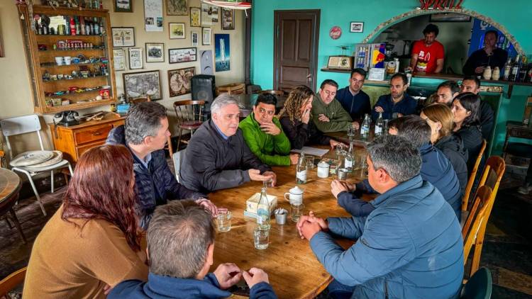 Incendios: La Provincia coordina con intendentes y jefes comunales las acciones de remediación en la zona de Punilla