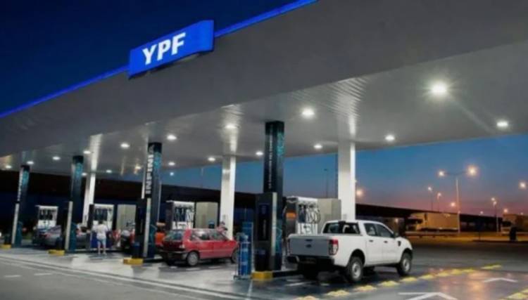 YPF baja las naftas 1 % y el gas oil 2 % este martes