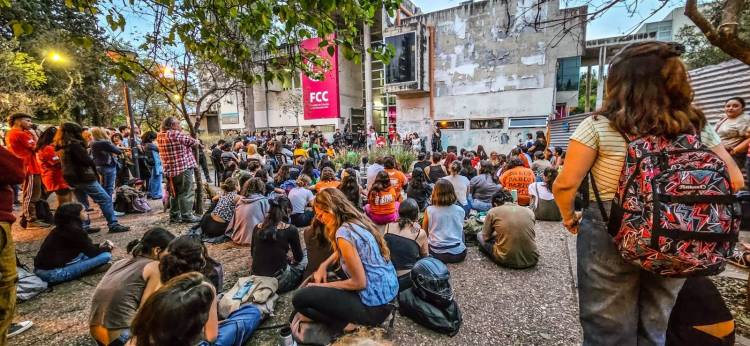 Continúan las tomas en la UNC en protesta al veto presidencial