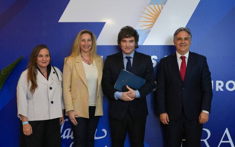 En el aniversario de la Fundación Mediterránea, Llaryora reiteró su pedido de bajar las retenciones y una nueva ley de biocombustibles