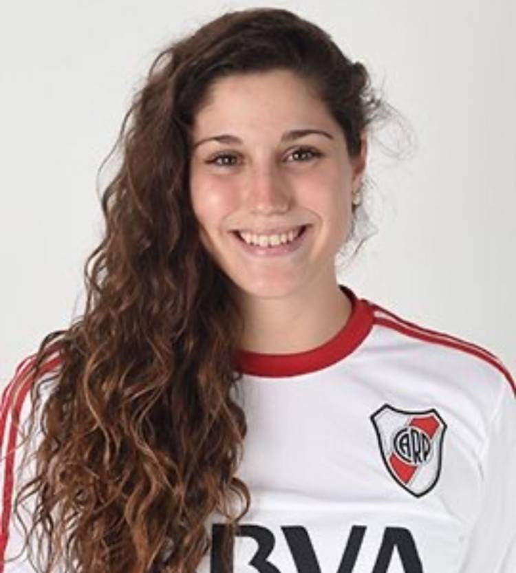 Vóley femenino: con Ciampo y Serminatti San Isidro se sigue armando