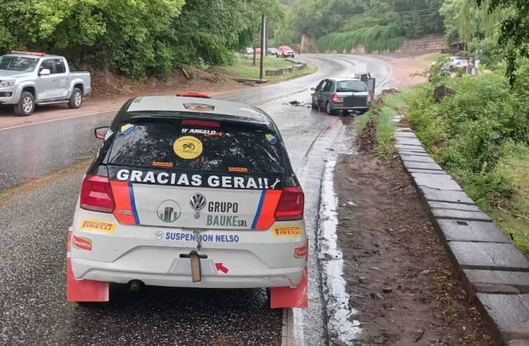 Un auto de rally chocó contra un vehículo particular en Córdoba: pareja herida