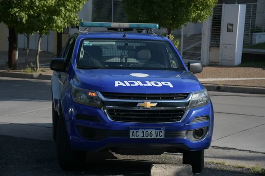 Pensó que entraba un ladrón, agarró el arma y disparó: mató a su hijo