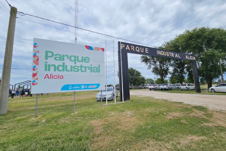 Provincia entregó aportes para infraestructura de parques industriales en el Depto. San Justo