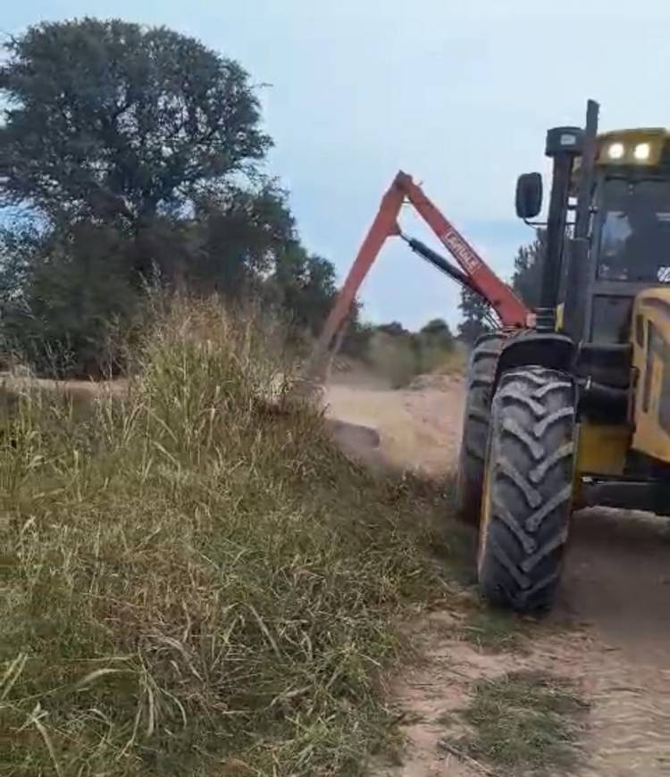 El municipio continúa con la limpieza y desobstrucción de canales de desagües pluviales