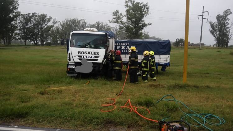 Camionero atrapado en accidente sobre Ruta Provincial 1 