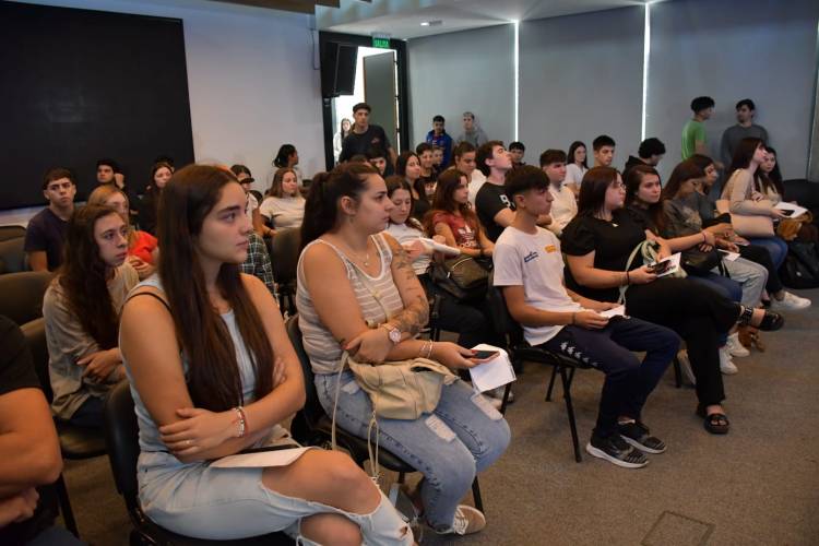 Se entregaron las tarjetas de débito a 110 jóvenes beneficiarios del PPP