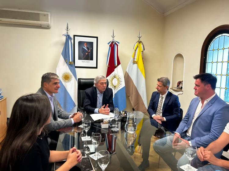 Bernarte viajó a Córdoba para preparar detalles de una importante misión comercial a China