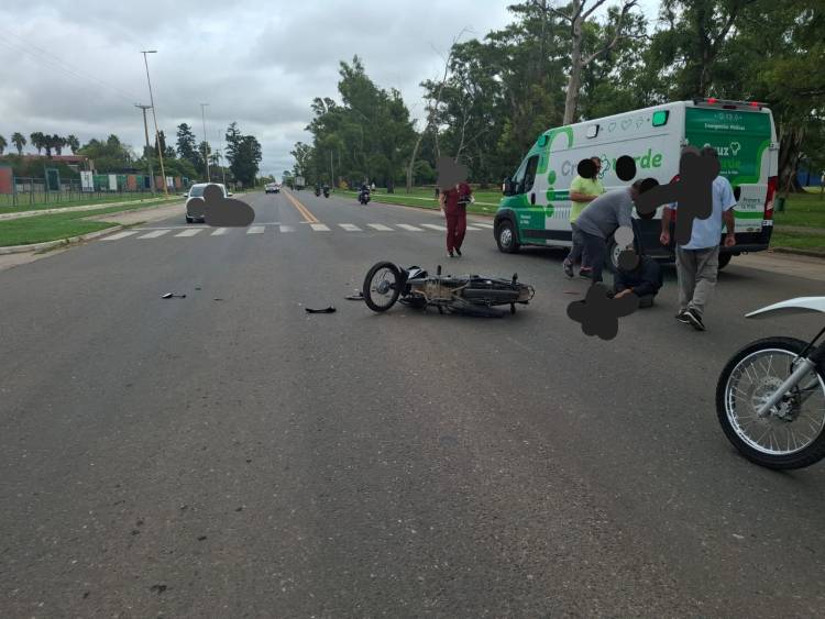 Motociclista sufrió fractura en un accidente en Av. Cervantes