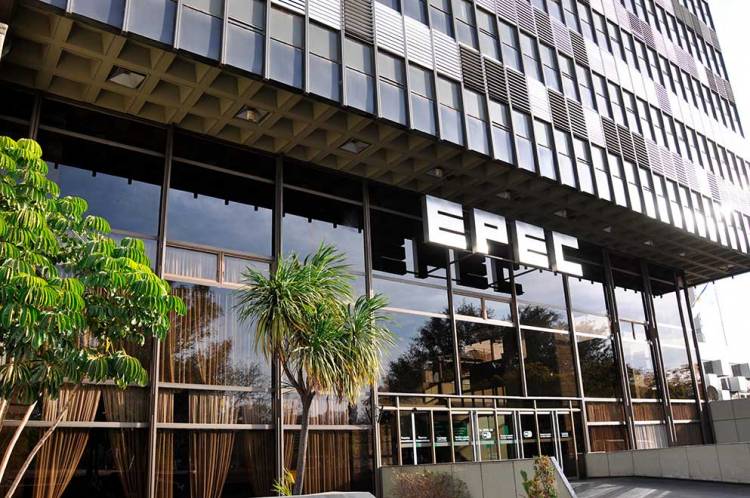 Llaryora firmó el decreto que convierte a EPEC en sociedad anónima
