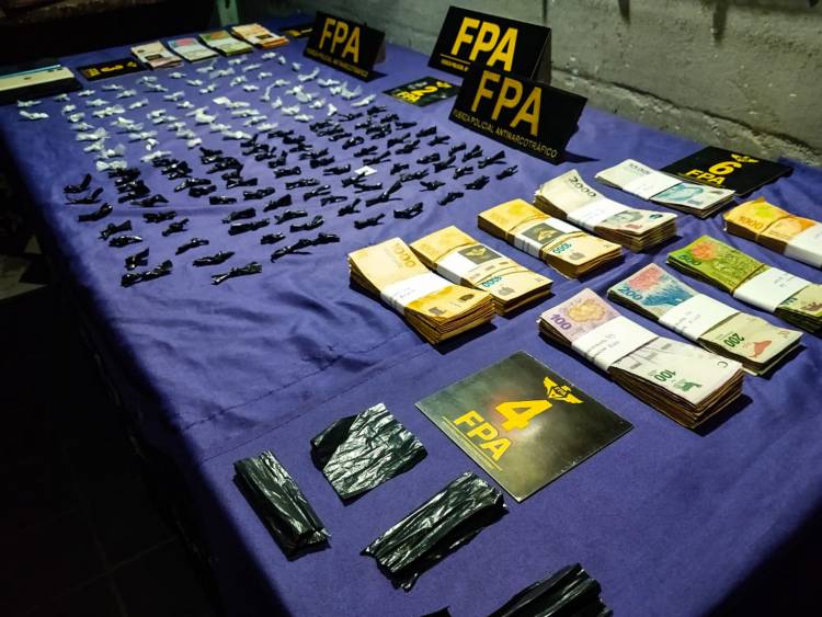 Madre, hijo y nuera detenidos por comercialización de estupefacientes 